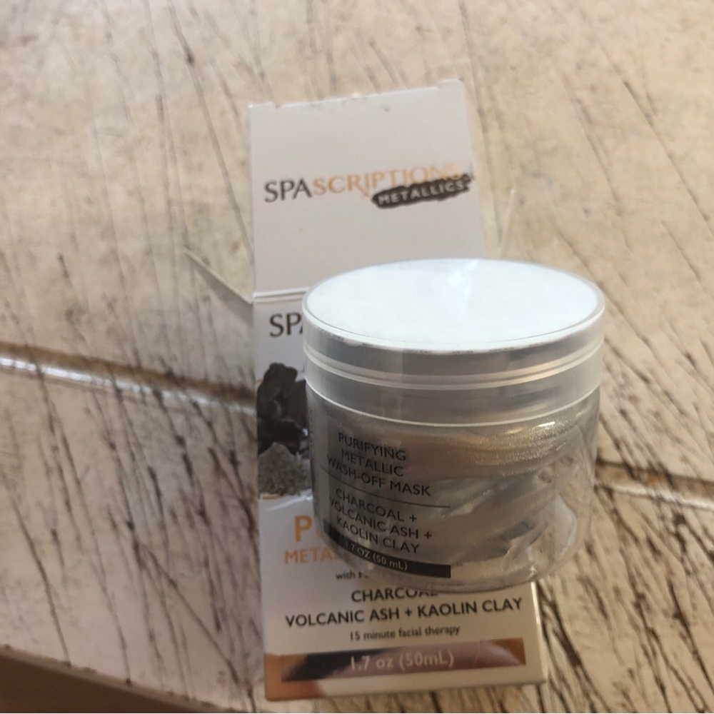 Purifying metallic  wash off mask